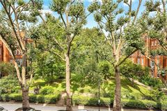 AN ELEGANT AND BEAUTIFULLY REFURBISHED SECOND FLOOR APARTMENT WITH STUNNING GARDEN VIEW