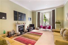 STRIKING RAISED GROUND FLOOR FLAT