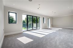 A HIGHLY IMPRESSIVE DETACHED SIX-BEDROOM PROPERTY