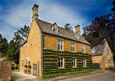 A HANDSOME HOUSE WITH AN ANNEXE IN A DESIRABLE LOCATION