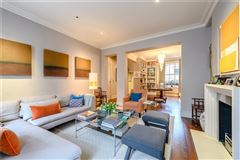 AN EXCEPTIONAL SPLIT LEVEL APARTMENT, OFFERING AMPLE AND FLEXIBLE ACCOMMODATION