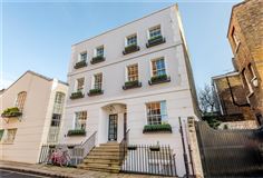 A BEAUTIFULLY APPOINTED APARTMENT IN AN ATTRACTIVE CHELSEA PROPERTY