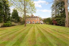 IMPRESSIVE GERRARDS CROSS HOME