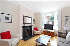 A CHARMING FOUR BEDROOM HOUSE IN LONDON