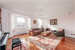 WONDERFULLY BRIGHT THREE BEDROOM MAISONETTE