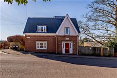 UNIQUE AND WELL PLACED ATTRACTIVE PROPERTY WITH FAR-REACHING VIEWS OVER SURROUNDING COUNTRYSIDE
