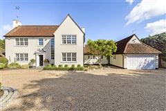 ELEGANT HOME IN HADLEY WOODS