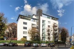LOVELY TWO BEDROOM FLAT ON FIRST FLOOR WITH WEST FACING BALCONY