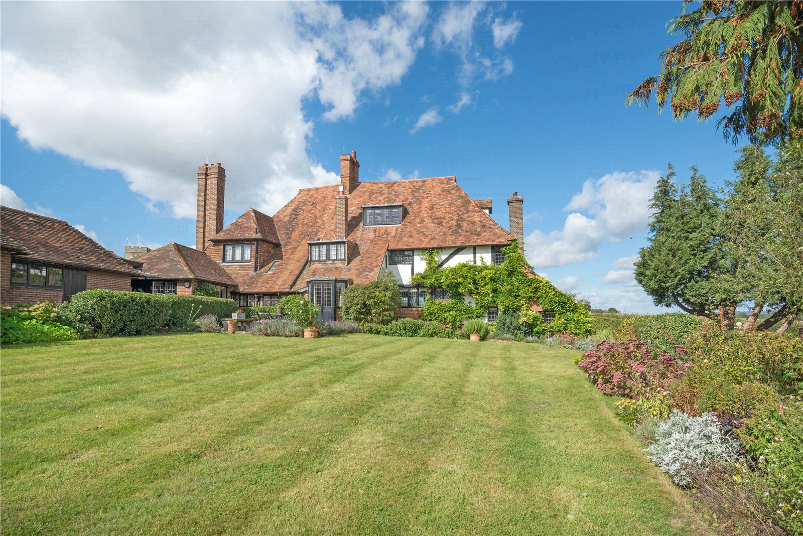 CHARM, STYLE AND ATMOSPHERE IN ASHFORD