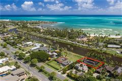 UNIQUE KAILUA WATERFRONT HOME