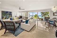 OCEANFRONT BUILDING WITH SPECTACULAR VIEWS