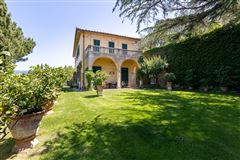 LARGE PROPERTY WITH TWO VILLAS