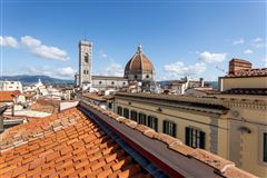 BRIGHT APARTMENT IN THE HEART OF FLORENCE