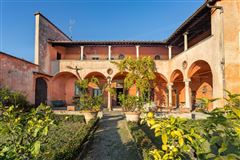 STATELY PROPERTY ON THE VERDANT HILLS OF CAREGGI