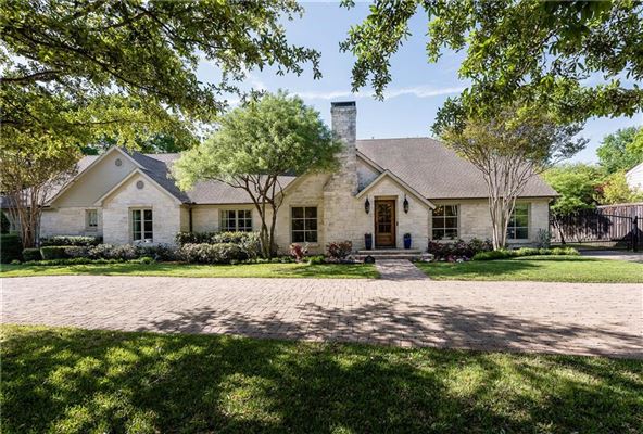 Stunning Home With An Open Floor Plan Texas Luxury Homes