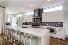 VICKERY PLACE HOME WITH STUNNING CONTEMPORARY CRAFTSMAN