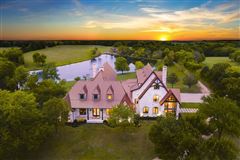 COUNTRY LIVING MINUTES FROM DOWNTOWN DALLAS