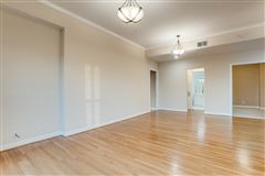 UNIQUE CONDO WITH STUNNING PARORAMIC VIEWS OF DOWNTOWN