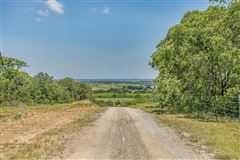 OWN ONE OF THE NICEST COMBINATION CATTLE AND RECREATIONAL RANCHES