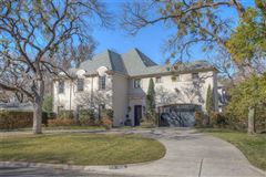 STUNNING CRESTWOOD RESIDENCE