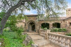 CUSTOM DESIGNED AND BUILT RIVERCREST HOME