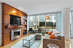 A RARE FIND IN A HIGH-RISE BUILDING