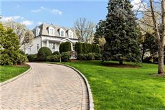 DOWNTOWN GREENWICH LIVING AT ITS BEST