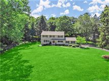 PERFECT MOVE IN READY CLASSIC COLONIAL
