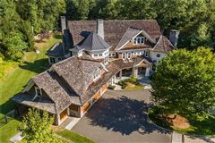 TIMELESS NANTUCKET STYLE HOME