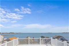 A LUXURIOUS COASTAL RETREAT