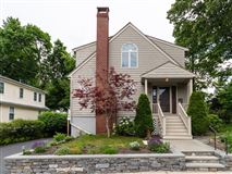 GREAT COLONIAL ON A BEAUTIFUL LOT