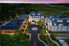 AWARD WINNING LUXURY CONDOMINIUM CLOSE TO DOWNTOWN