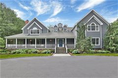 PRIVATE, BEAUTIFUL COLONIAL HOME