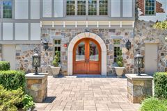 BOUTIQUE LUXURY RESIDENTIAL BUILDING