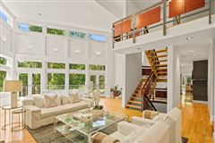 FANTASTIC NEW CANAAN CONTEMPORARY HOME
