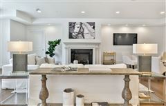 BEAUTIFUL CONDO!
