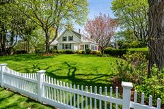 SEASIDE SANCTUARY CAPTAIN'S HOUSE WITH RIVER VIEWS