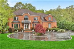 THE PERFECT SUN LIT CUSTOM BUILT HOME IN THE HEART OF PARK LANE RESERVE