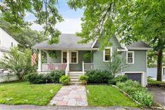 COMPLETELY REMODELED COTTAGE STYLE GEM