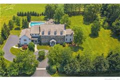 STUNNING COUNTRY ESTATE IN THE HEART OF GREENS FARMS