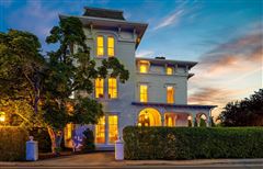 ELEGANT AND STUNNING SINGLE FAMILY ESTATE