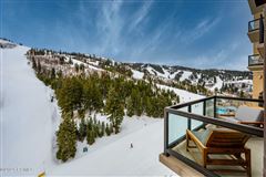 SLOPE-SIDE SOPHISTICATION