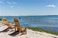 QUINTESSENTIAL BEACH HOUSE ON NAPEAGUE BAY