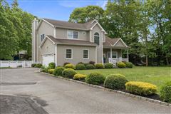 SPACIOUS RENTAL IN HARBOR COLONY WITH PRIVATE BAY BEACH