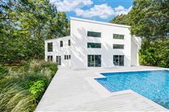 MODERN HAMPTONS RETREAT