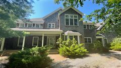 LARGE FAMILY HOME JUST MINUTES FROM EAST HAMPTON