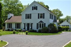 CLASSIC BRIDGEHAMPTON HOME