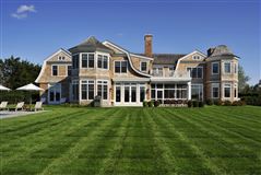 TRADITIONAL HOME BY FLEETWOOD ARCHITECTS
