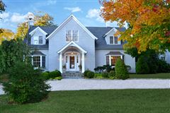 ATTRACTIVE AND COZY HOME