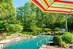 FAMILY HOME IN PRIVATE WHALEBONE LANDING WITH BACKYARD OASIS